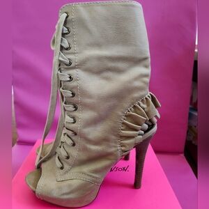 Betsey Johnson Y2K Heels